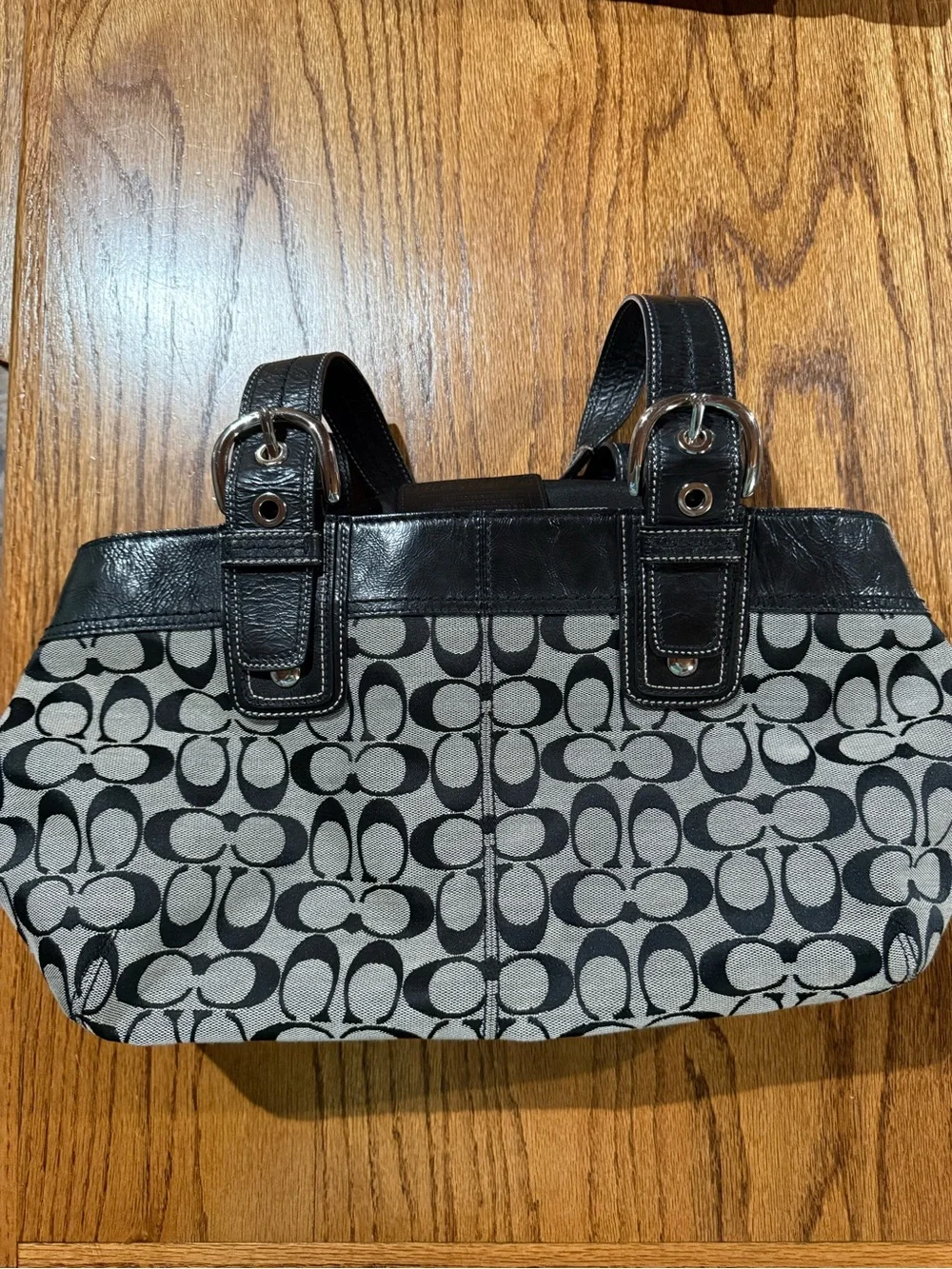 Coach Black and Cream Signature Shoulder Bag - Picture 5 of 10